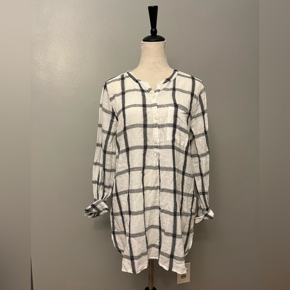 Old Navy Tops - Old Navy Black and White Plaid V-neck Button-up Tunic Shirt - Size Large